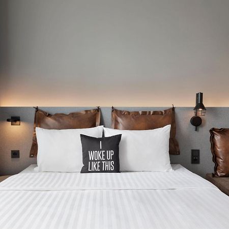 Moxy Duesseldorf City Экстерьер фото