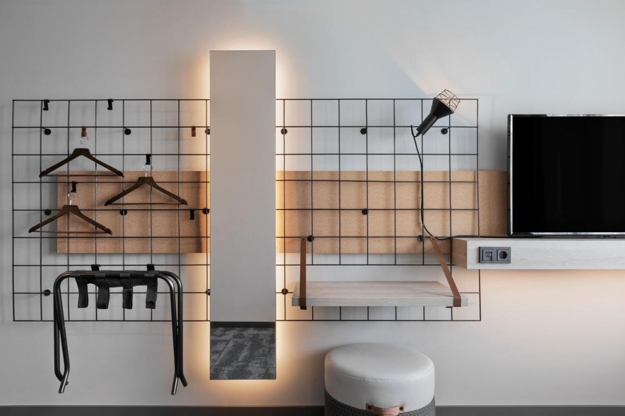 Moxy Duesseldorf City Экстерьер фото