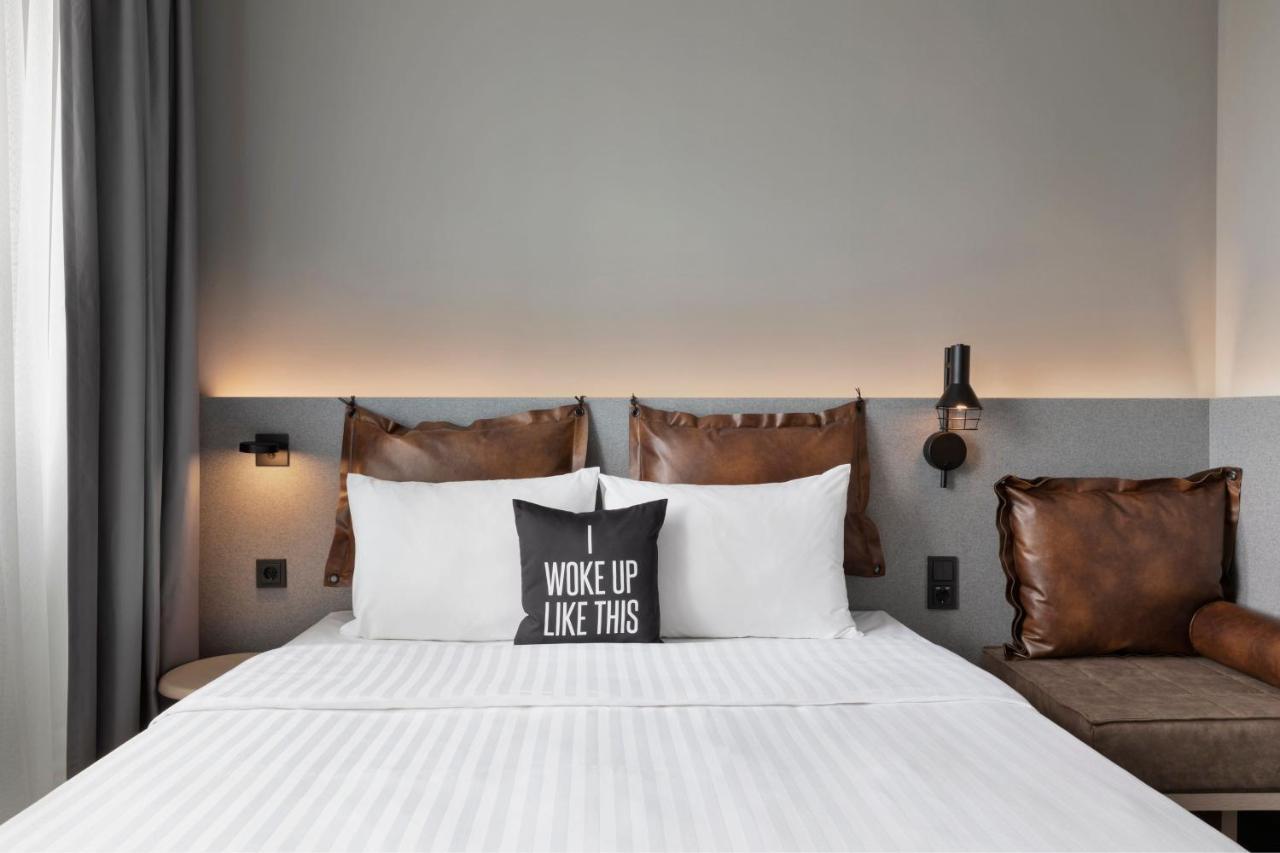 Moxy Duesseldorf City Экстерьер фото