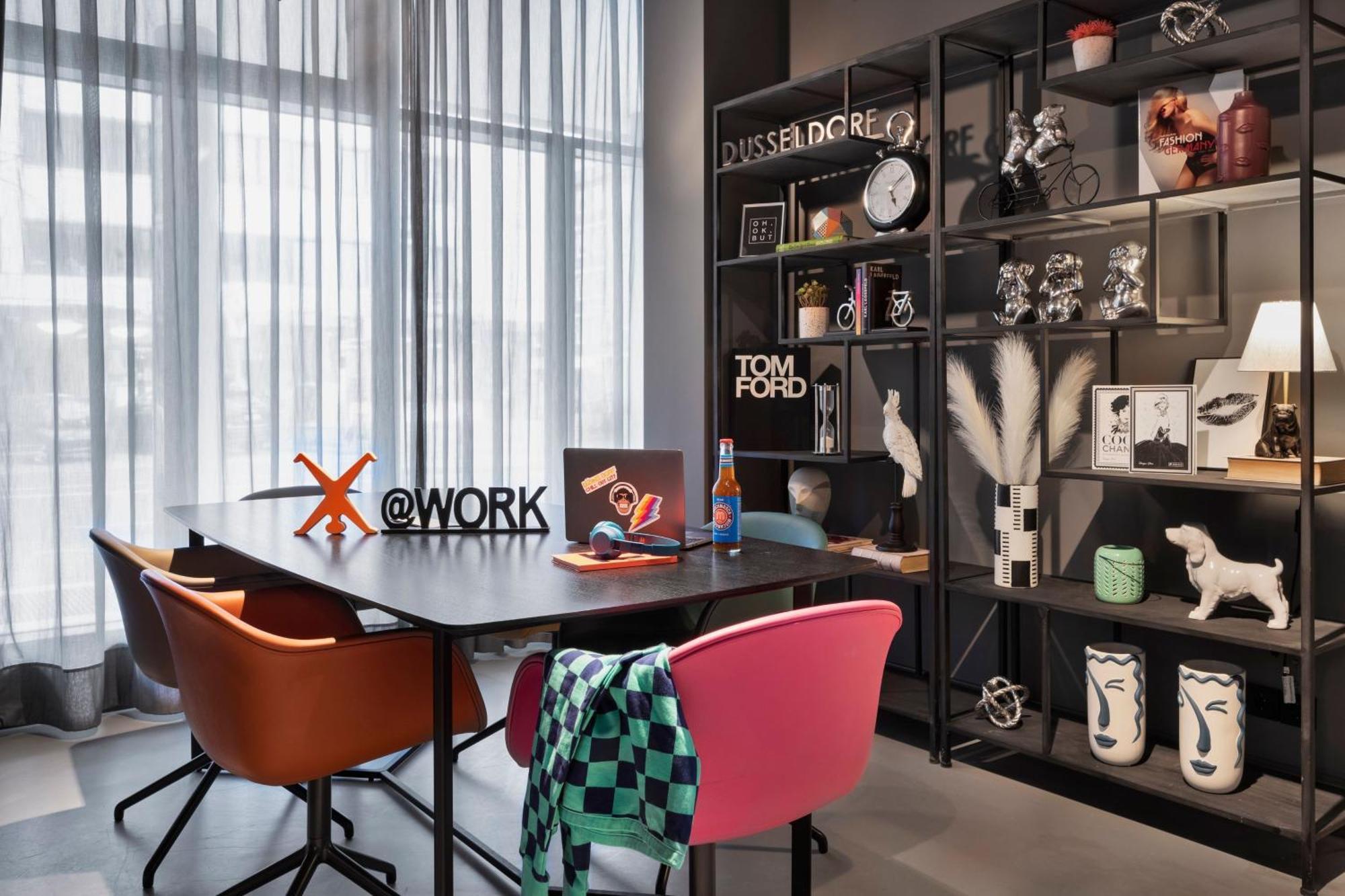 Moxy Duesseldorf City Экстерьер фото