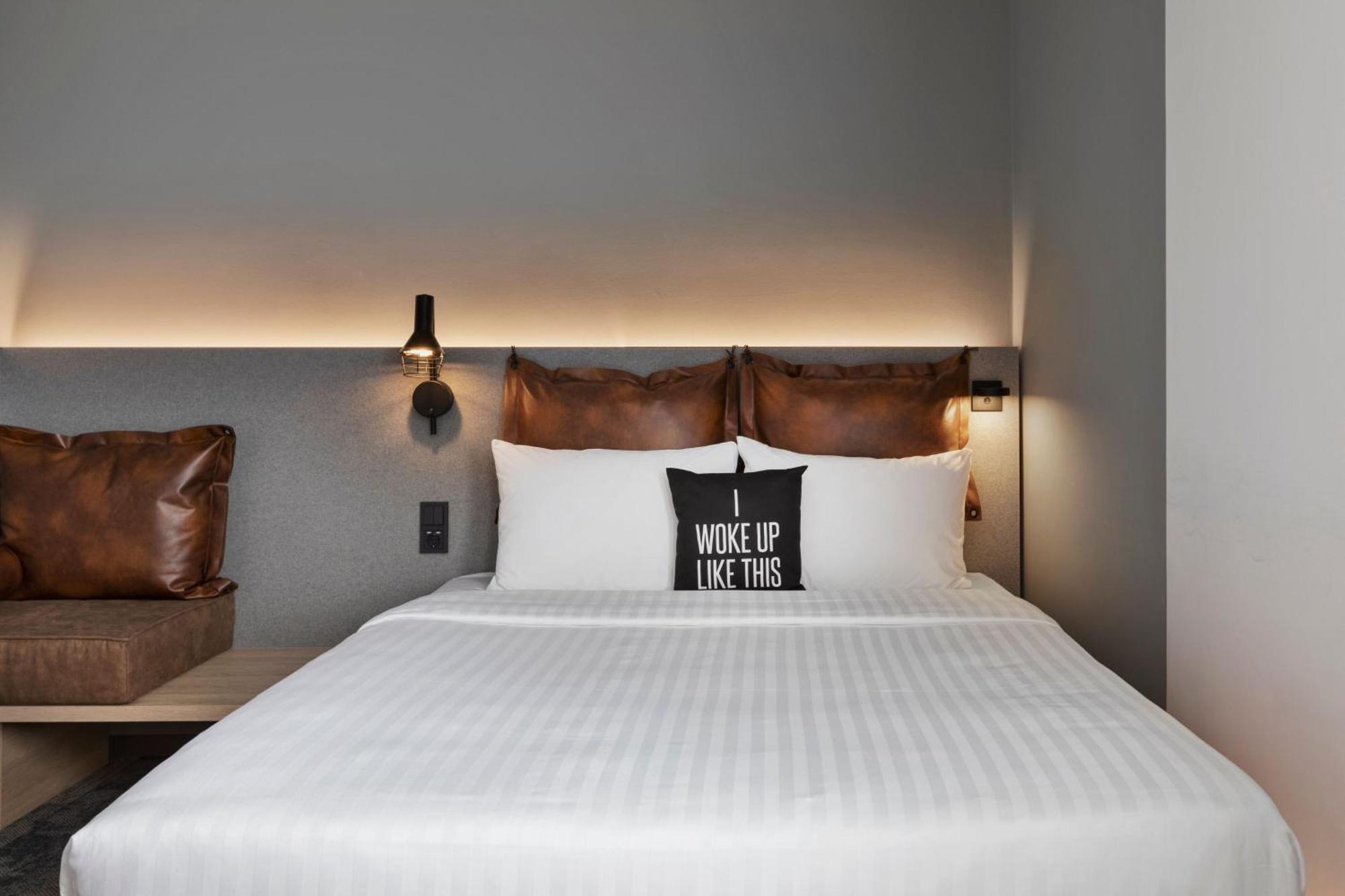 Moxy Duesseldorf City Экстерьер фото