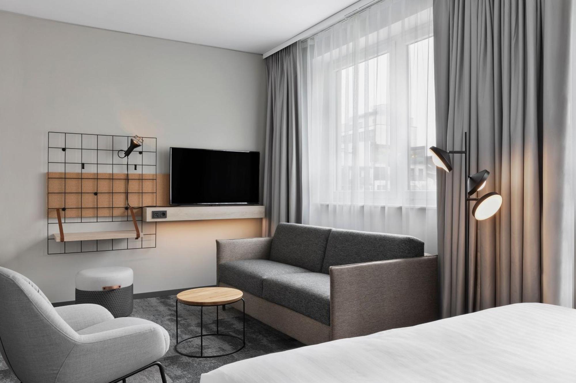 Moxy Duesseldorf City Экстерьер фото
