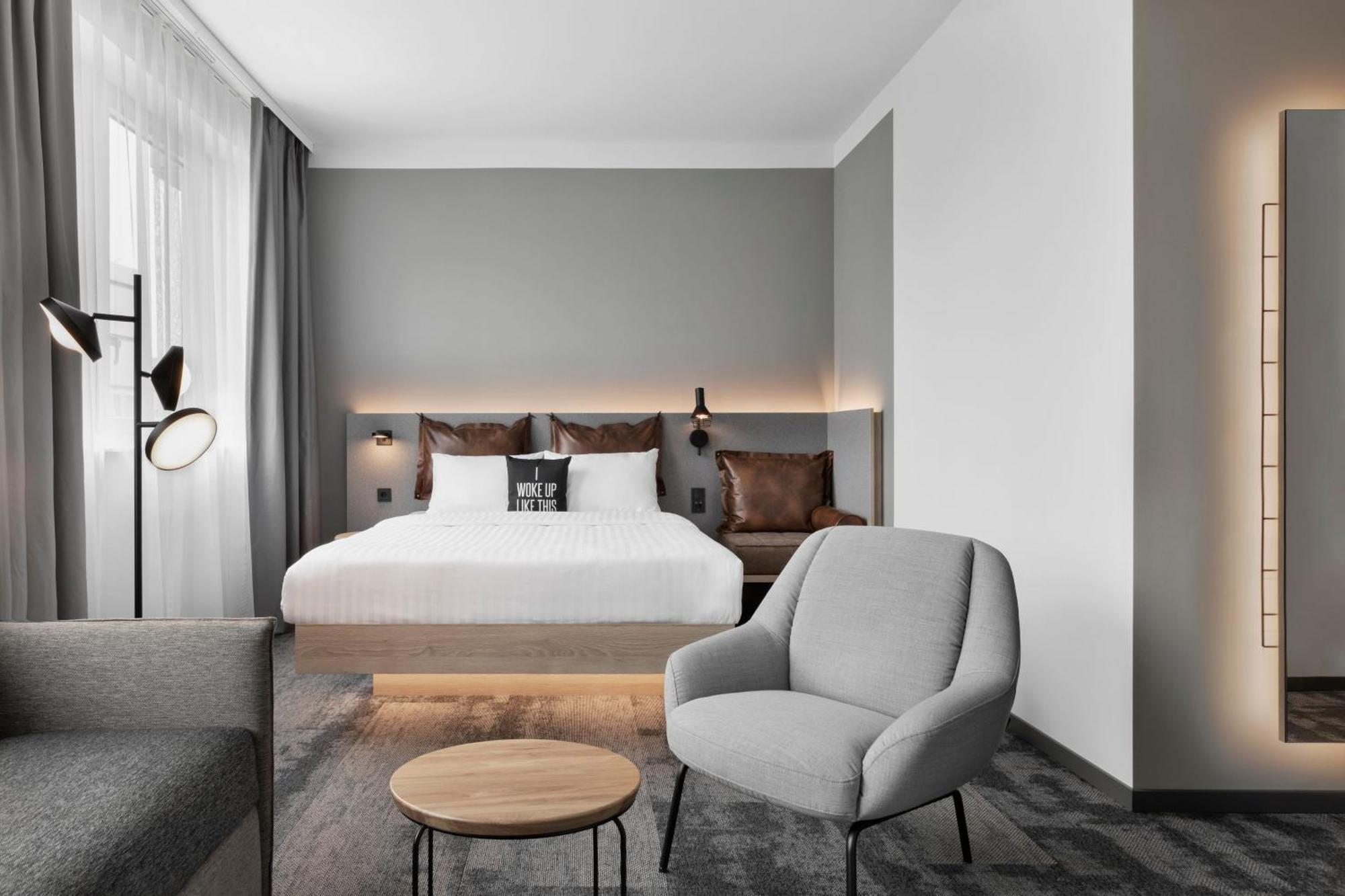 Moxy Duesseldorf City Экстерьер фото