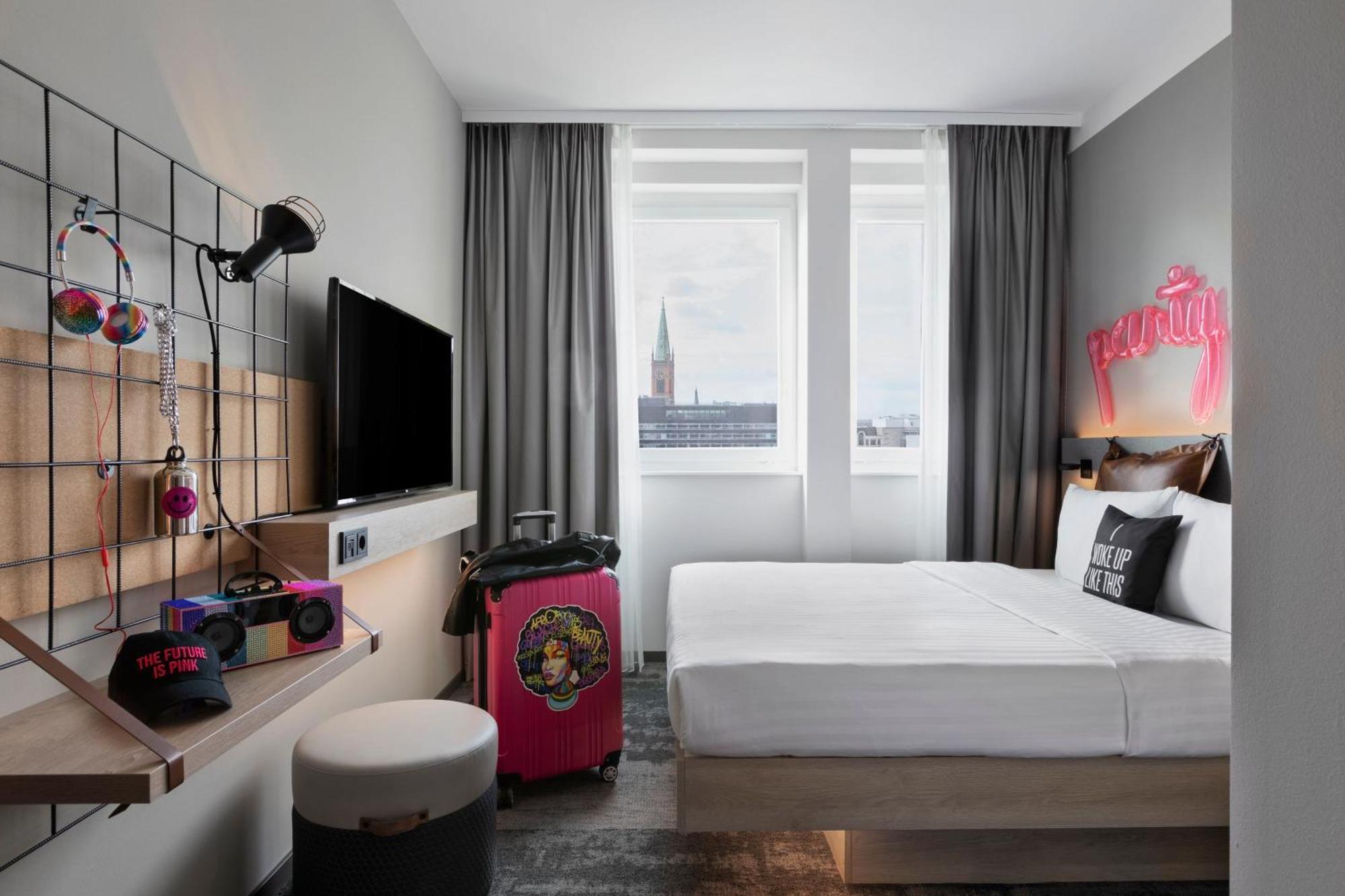 Moxy Duesseldorf City Экстерьер фото