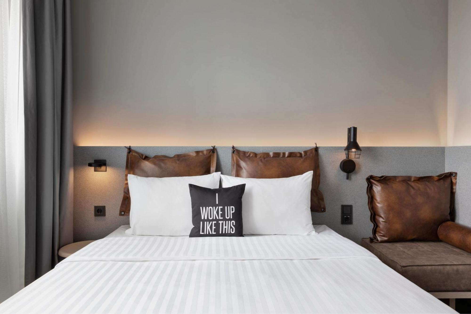 Moxy Duesseldorf City Экстерьер фото