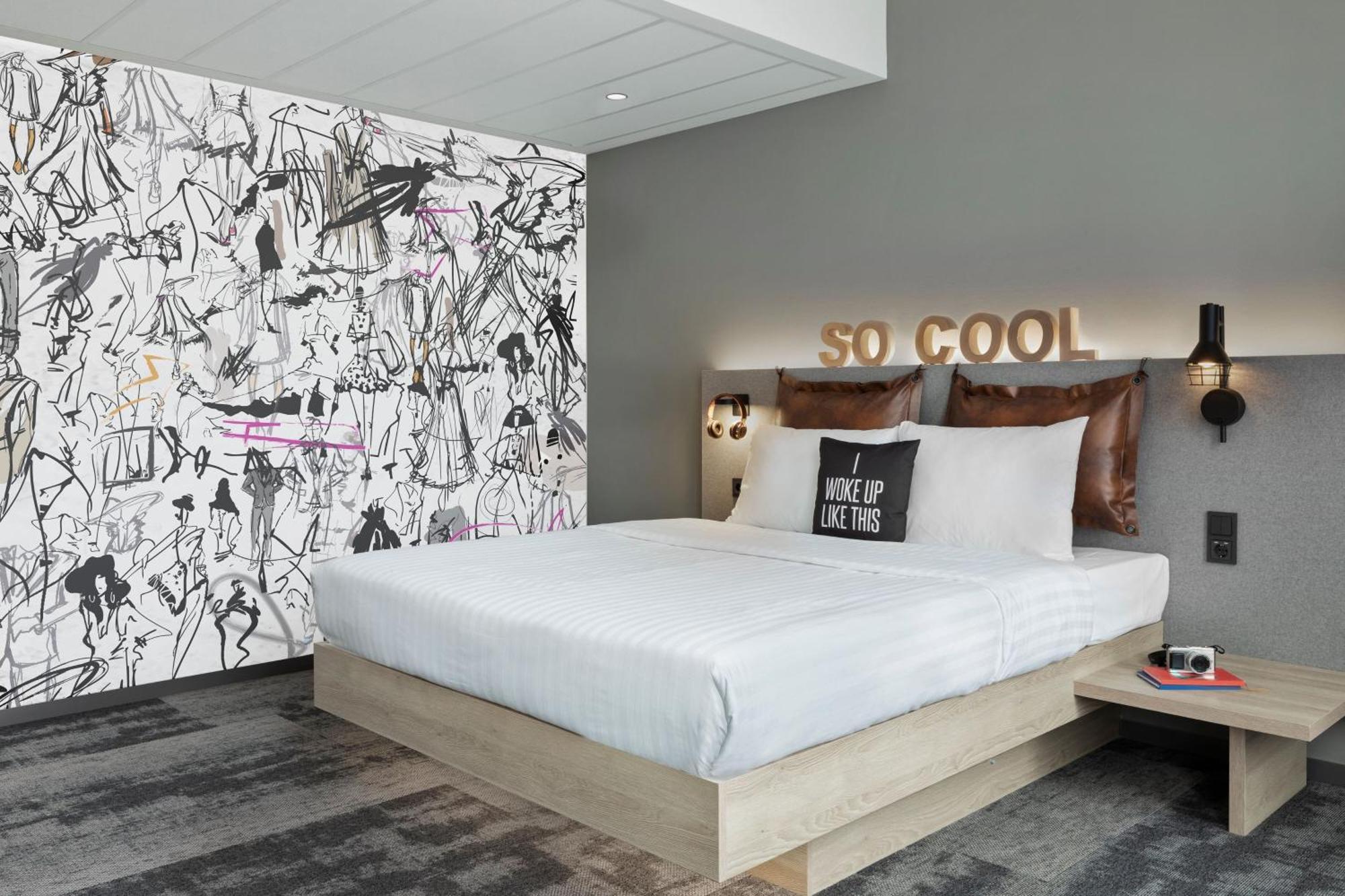 Moxy Duesseldorf City Экстерьер фото