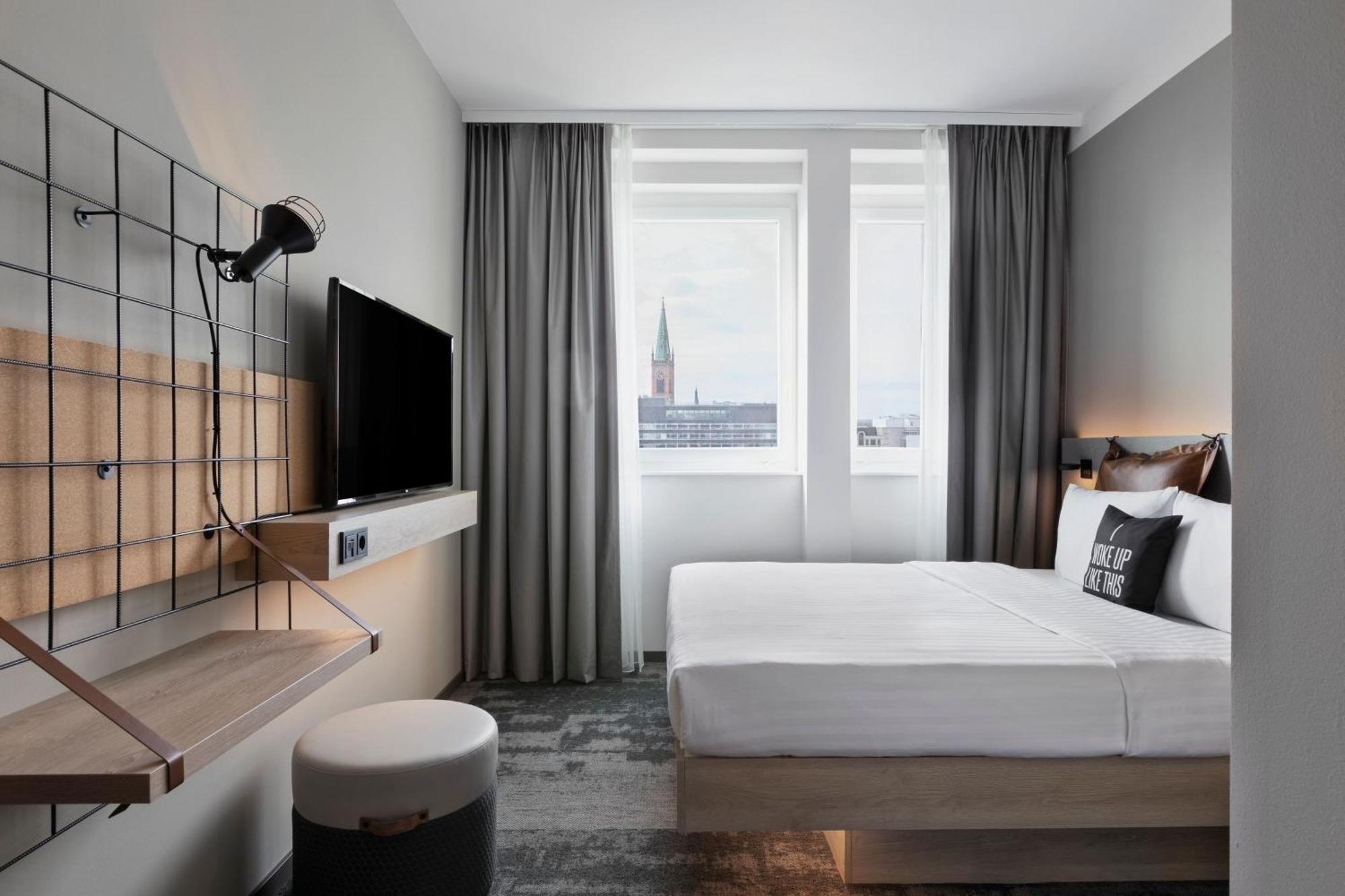 Moxy Duesseldorf City Экстерьер фото
